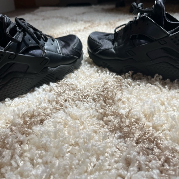 Lightly worn Nike Air Huaraches